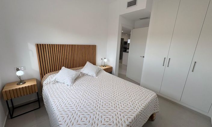 Image No.20-3 Bed Apartment for sale