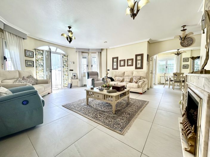Image No.9-4 Bed Villa for sale