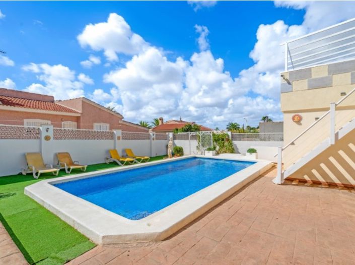 Image No.4-7 Bed Villa for sale