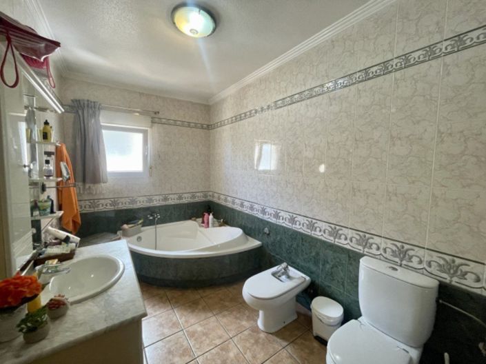 Image No.3-4 Bed Villa for sale