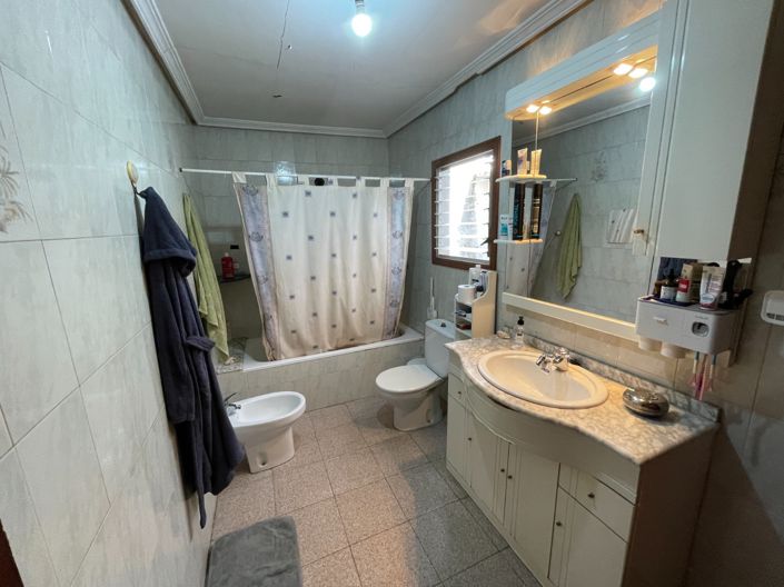 Image No.26-4 Bed Property for sale