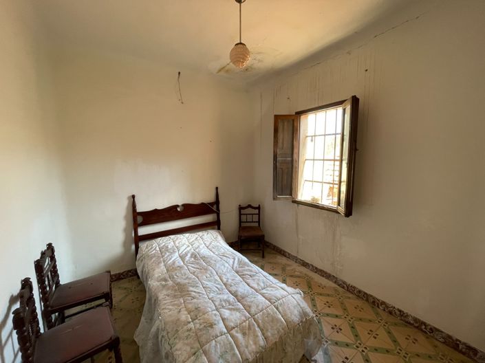 Image No.28-4 Bed Property for sale