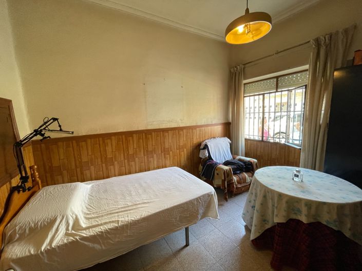 Image No.5-4 Bed Property for sale
