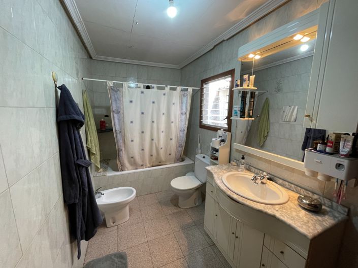 Image No.6-4 Bed Property for sale