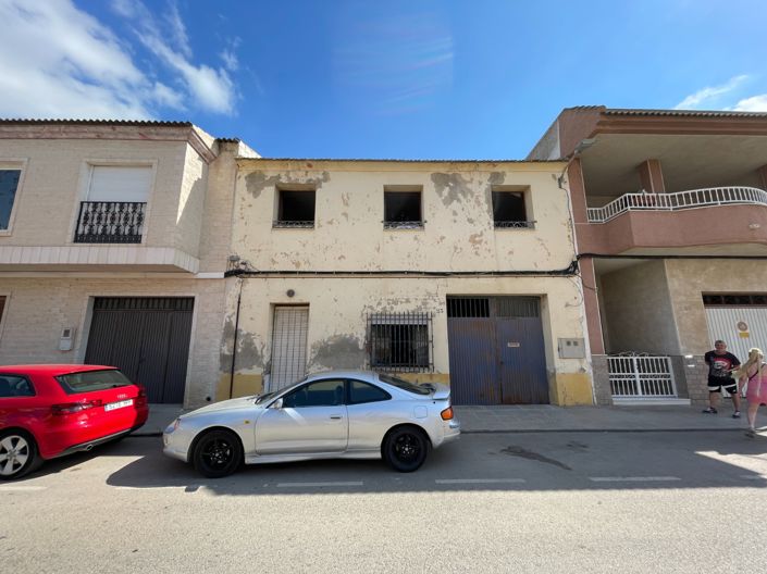 Image No.8-4 Bed Property for sale