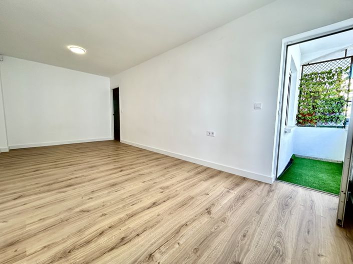 Image No.10-3 Bed Apartment for sale
