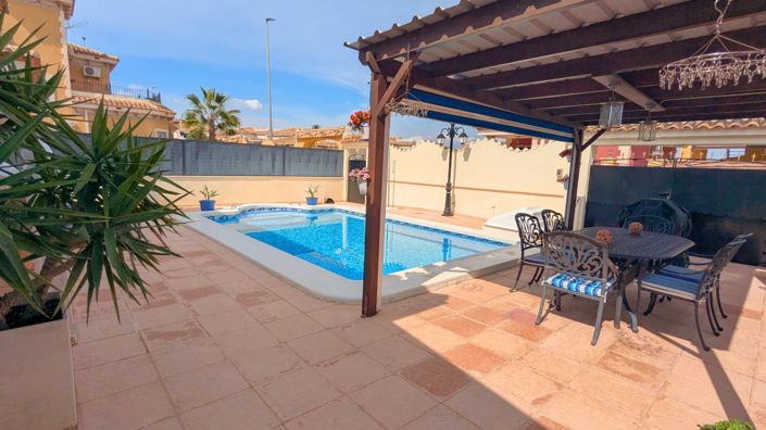 Image No.8-3 Bed Villa for sale