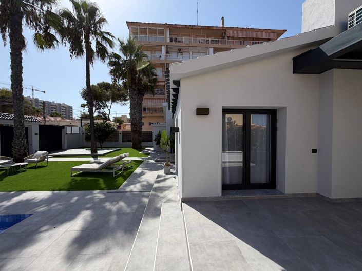 Image No.17-4 Bed Villa for sale