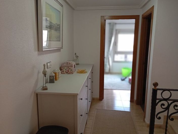 Image No.27-3 Bed Property for sale