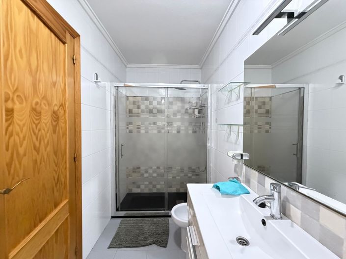 Image No.20-2 Bed Apartment for sale