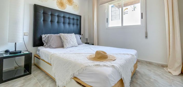 Image No.20-2 Bed Property for sale