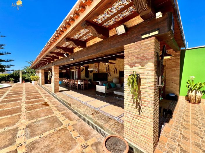 Image No.12-4 Bed Villa for sale