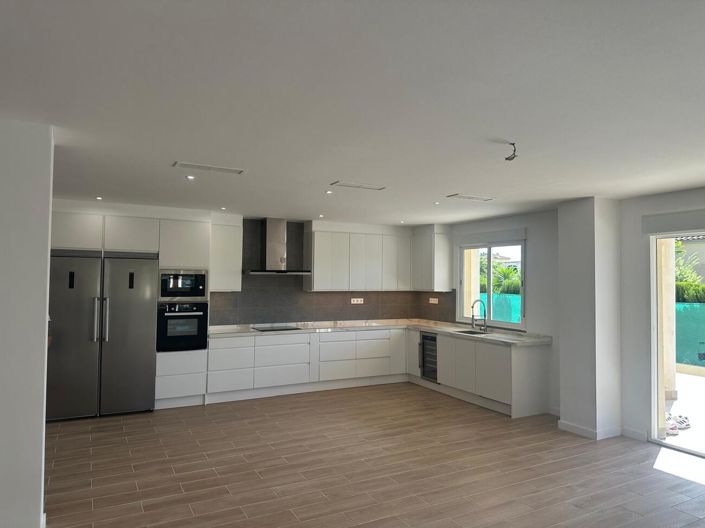 Image No.3-3 Bed Villa for sale
