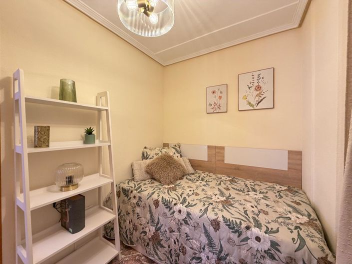 Image No.40-2 Bed Apartment for sale