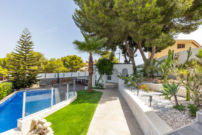 Image No.3-6 Bed Villa for sale