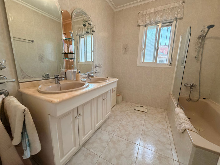 Image No.7-5 Bed Villa for sale