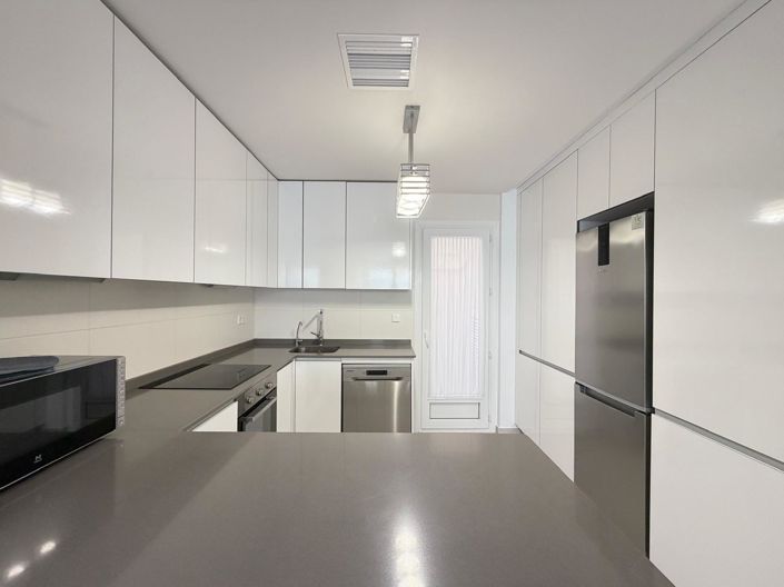 Image No.25-3 Bed Property for sale