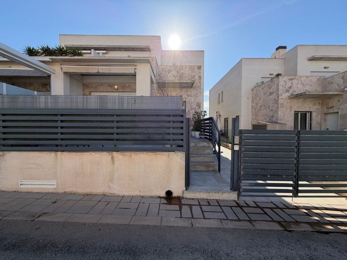 Image No.3-3 Bed Property for sale