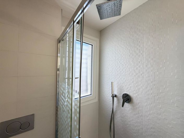 Image No.37-3 Bed Property for sale