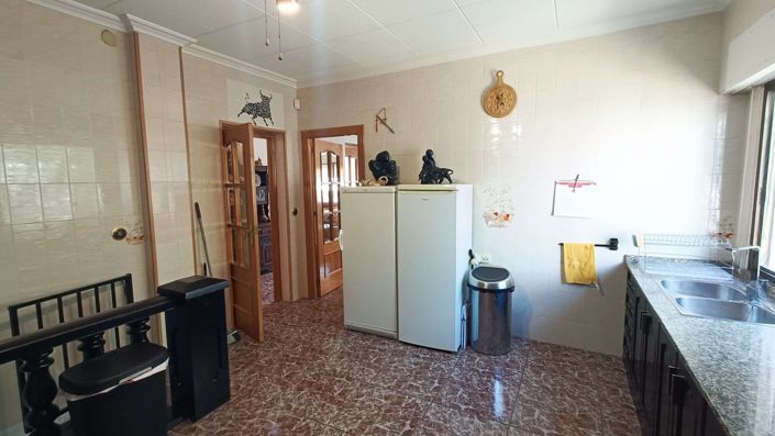 Image No.11-6 Bed Villa for sale