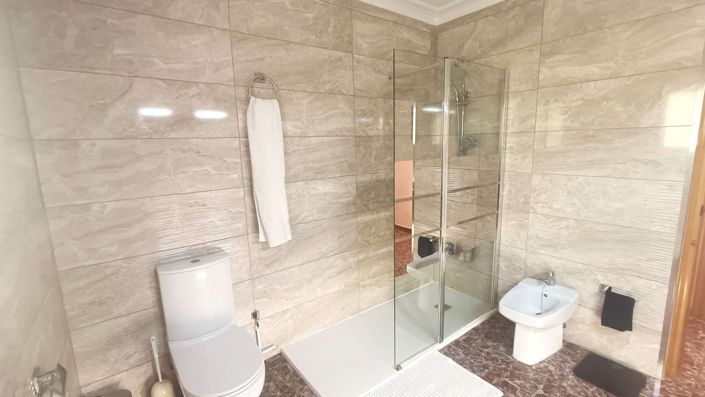 Image No.16-6 Bed Villa for sale