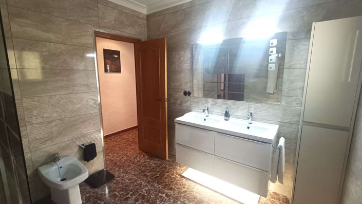 Image No.17-6 Bed Villa for sale