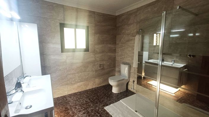 Image No.18-6 Bed Villa for sale