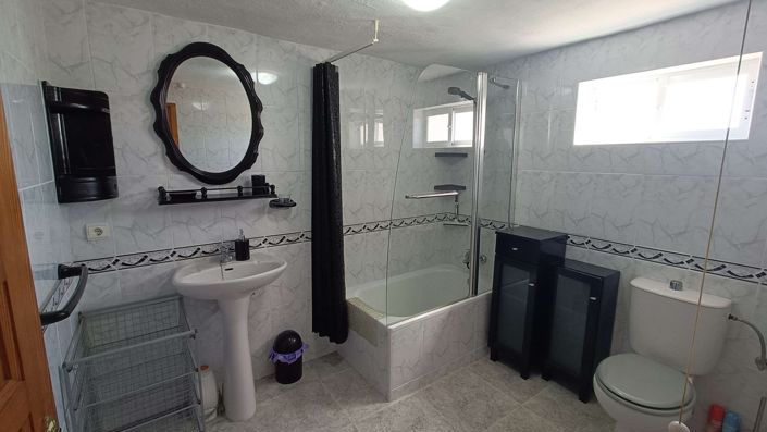 Image No.47-6 Bed Villa for sale