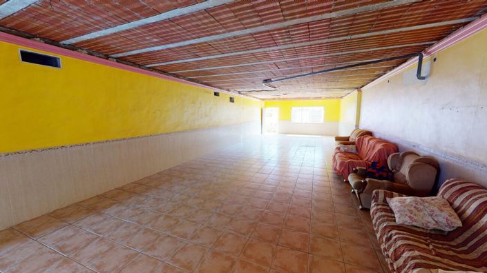 Image No.12-5 Bed Property for sale