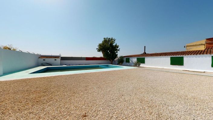 Image No.3-5 Bed Property for sale