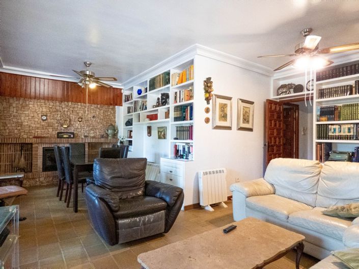 Image No.8-6 Bed Villa for sale