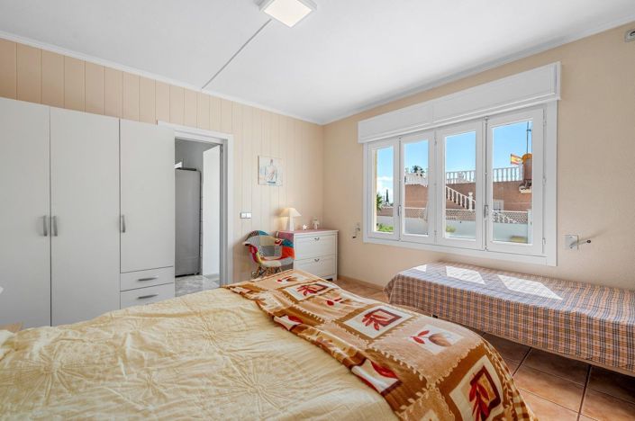 Image No.3-6 Bed Villa for sale