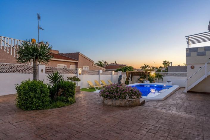 Image No.7-6 Bed Villa for sale