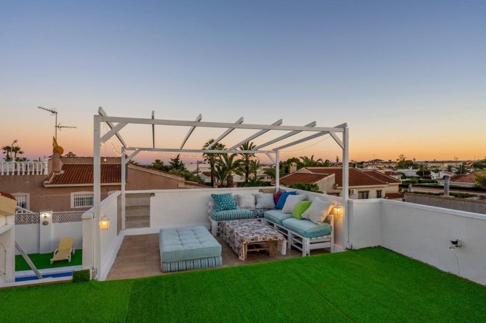 Image No.9-6 Bed Villa for sale