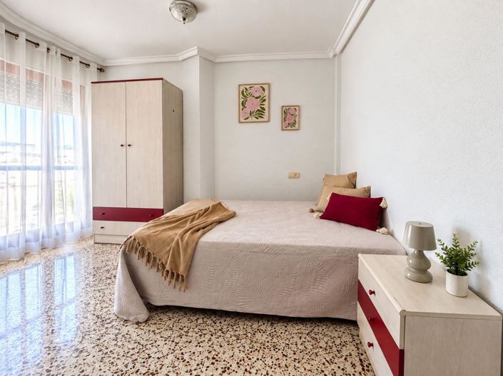 Image No.10-3 Bed Apartment for sale