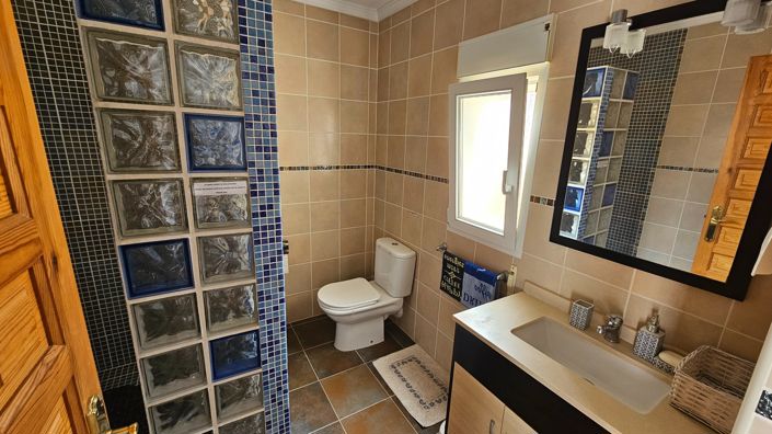 Image No.26-3 Bed Property for sale