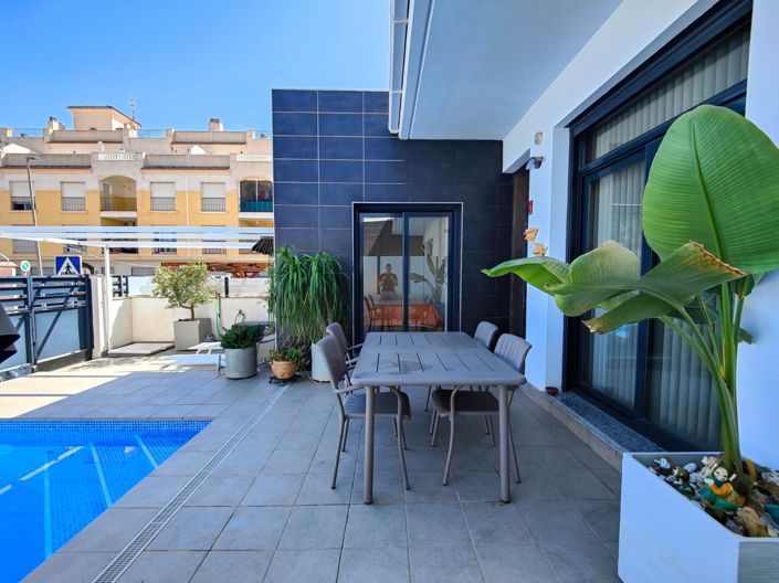 Image No.4-2 Bed Villa for sale