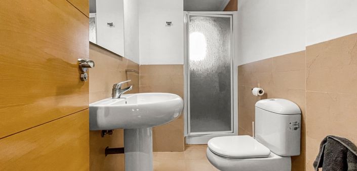 Image No.23-3 Bed Property for sale