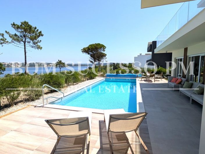Image No.1-4 Bed House for sale