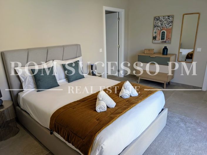 Image No.18-4 Bed House for sale