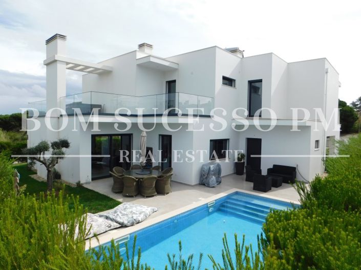 Image No.1-4 Bed House for sale