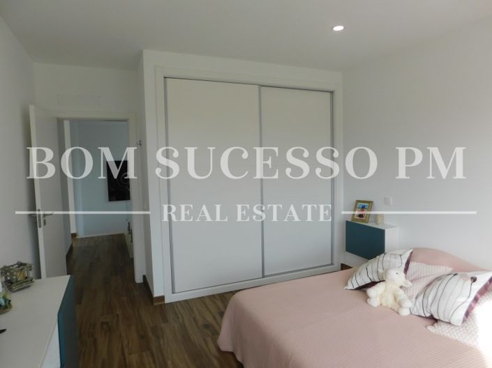 Image No.19-4 Bed House for sale