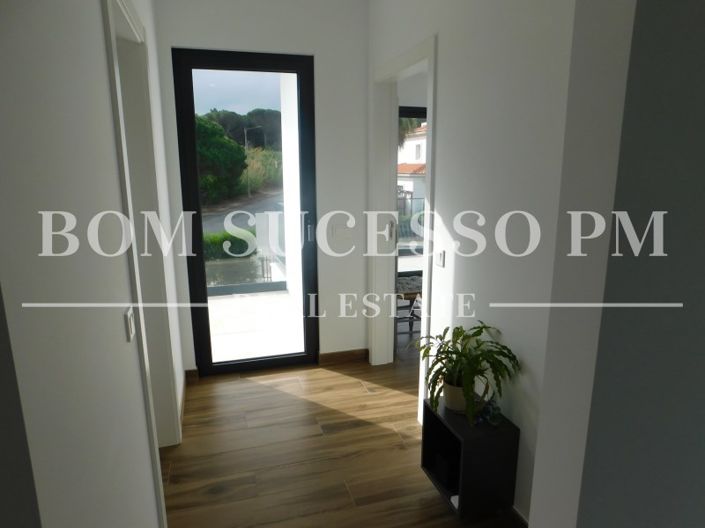 Image No.24-4 Bed House for sale