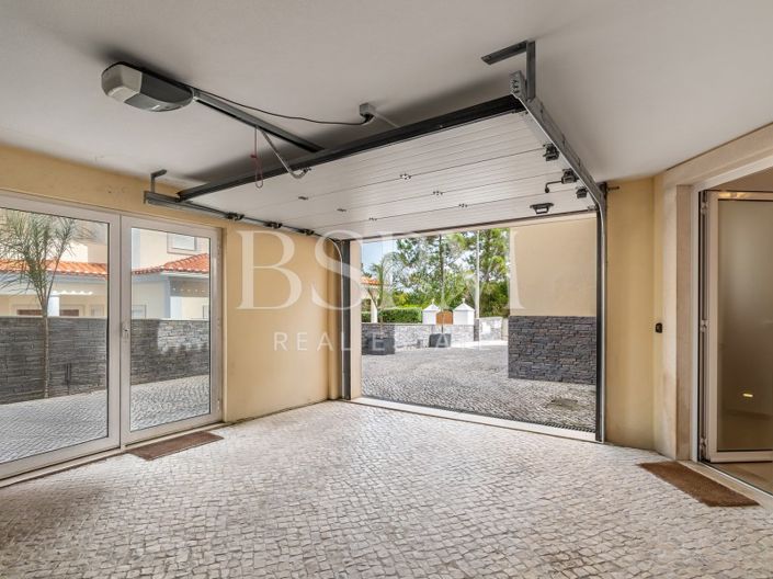 Image No.12-4 Bed House for sale