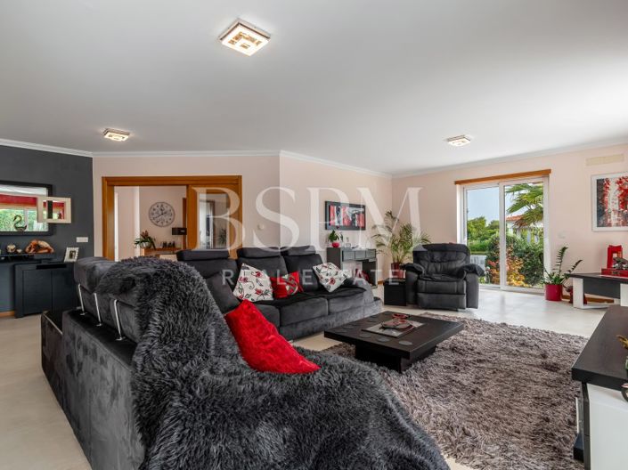 Image No.20-4 Bed House for sale