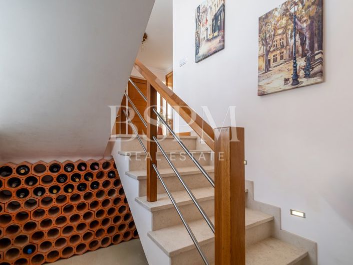 Image No.24-4 Bed House for sale