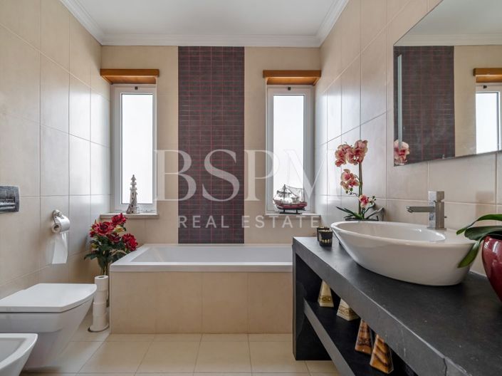 Image No.26-4 Bed House for sale