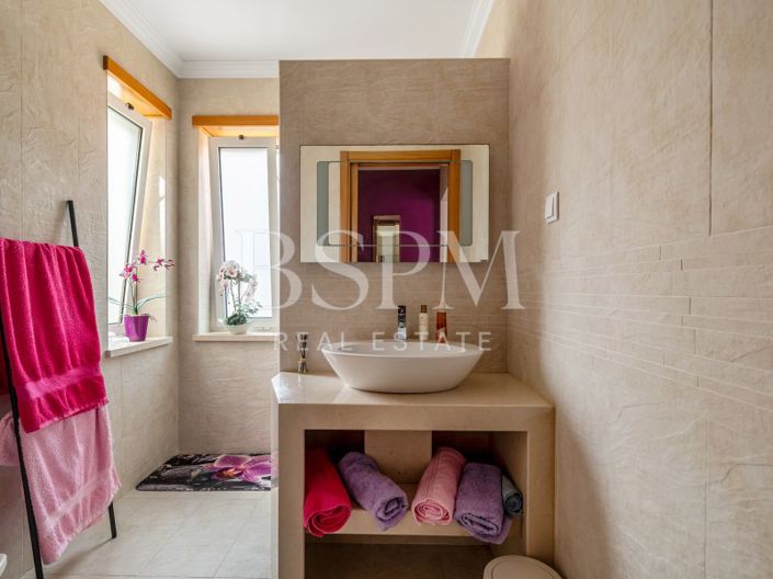 Image No.29-4 Bed House for sale