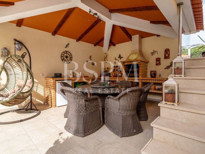 Image No.9-4 Bed House for sale