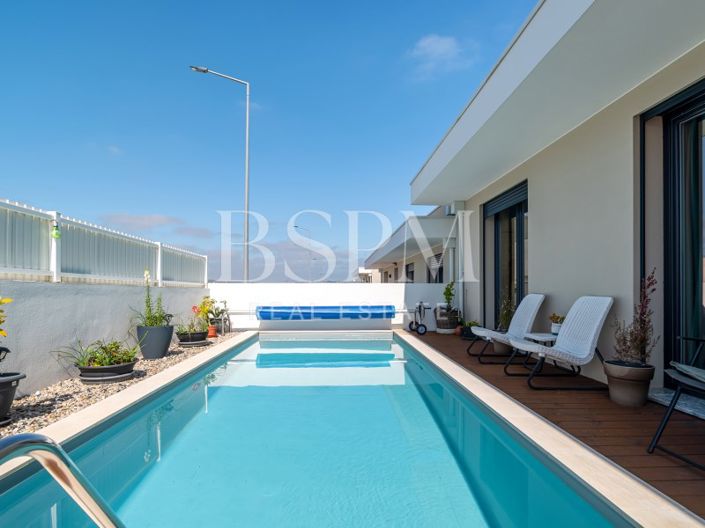 Image No.2-3 Bed Villa for sale